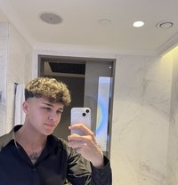 Merttwinkboyyx - Male escort in Riyadh