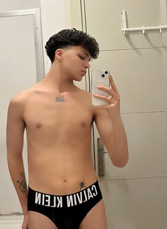Merttwinkboyyx - Acompañantes masculino in Riyadh Photo 2 of 9