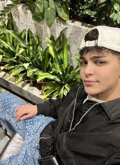 Merttwinkboyyx - Male escort in Riyadh Photo 1 of 9