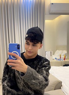 Merttwinkboyyx - Male escort in Riyadh Photo 8 of 9