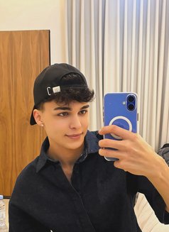 Merttwinkboyyx - Male escort in İstanbul Photo 10 of 10