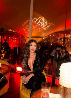 Mery - puta in Abu Dhabi Photo 4 of 5