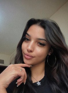 Mery - escort in Dubai Photo 3 of 5