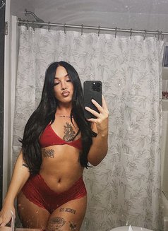 Meryl - escort in Al Manama Photo 2 of 3