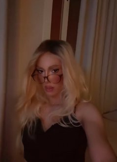 Meryy - Transsexual escort in İstanbul Photo 9 of 10