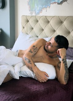 Metin_top - Male escort in İstanbul Photo 2 of 8