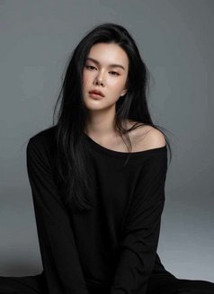 Mewkie - masseuse in Bangkok Photo 1 of 6