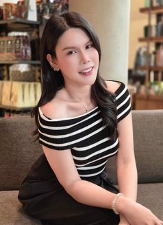 Mewkie - masseuse in Bangkok Photo 2 of 6