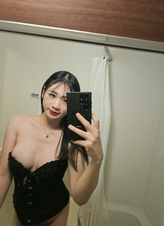 Mewmew - Transsexual escort in Tokyo Photo 5 of 6