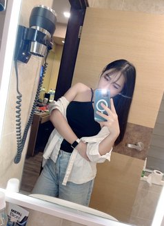 Mewmew - Transsexual escort in Tokyo Photo 4 of 8