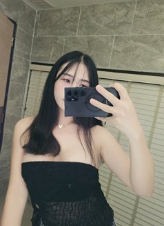 Mewmew - Transsexual escort in Tokyo Photo 6 of 8