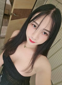 Mewmew - Transsexual escort in Tokyo Photo 7 of 8