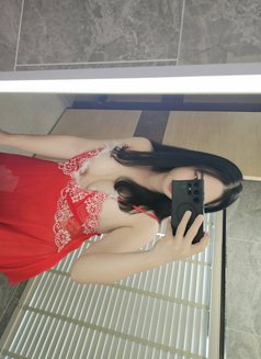 Mewmew - Transsexual escort in Tokyo Photo 8 of 8