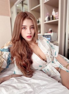 Meyleen - puta in Jakarta Photo 1 of 8