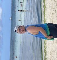 Mhavie - Male escort in Makati City