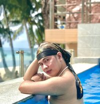 Mhavie - Male escort in Makati City