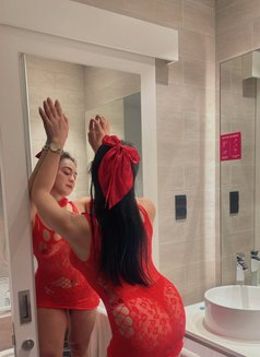 Mhia - Transsexual escort in Dubai Photo 2 of 9
