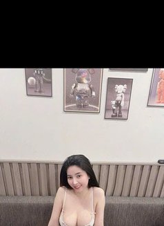 Mi A - escort in Singapore Photo 3 of 6