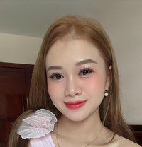 Mi E - escort in Mumbai