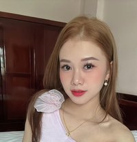 Mi E - escort in Mumbai