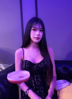 Lily - Transsexual escort in Jeddah Photo 3 of 3
