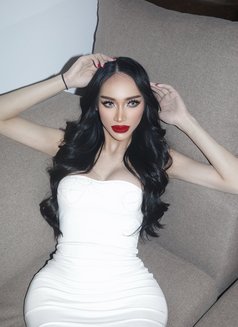 MI JANG - Transsexual escort in Riyadh Photo 10 of 11