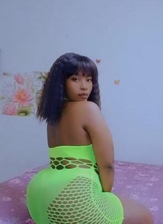 Mi Mi - puta in Riyadh Photo 3 of 5