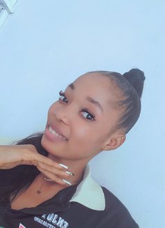 Mia - escort in Şalālah Photo 1 of 4