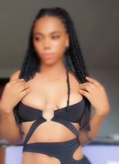 Mia available now - puta in Accra Photo 3 of 4