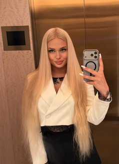 Mia - escort in Tokyo Photo 2 of 10