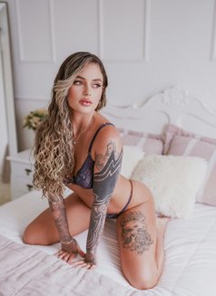 Mia - escort in Doha Photo 1 of 5