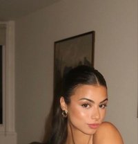 Mia - escort in Singapore
