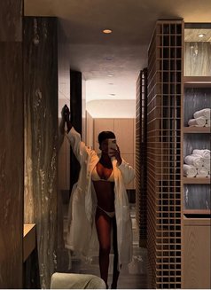 Mia - puta in Beirut Photo 3 of 4