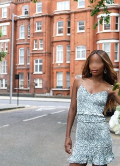 Mia Dixion - puta in London Photo 19 of 22
