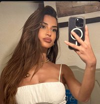 Mia - escort in Singapore Photo 4 of 5