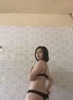 Mia - puta in Dubai Photo 1 of 7