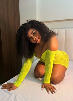 Mia - escort in Dubai Photo 3 of 4