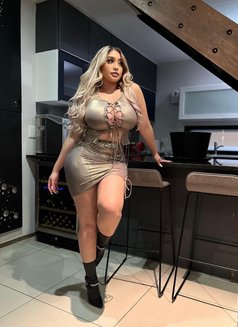 Mia - escort in Johannesburg Photo 1 of 2