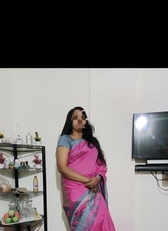 MiaKapoor (video call satisfaction) - puta in Pune Photo 2 of 4