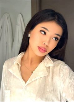 Mia - escort in Hong Kong Photo 6 of 14