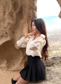 Mia - escort in Hong Kong Photo 9 of 14