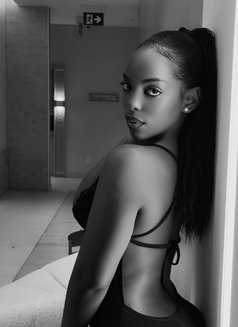 Mia - escort in Singapore Photo 1 of 5