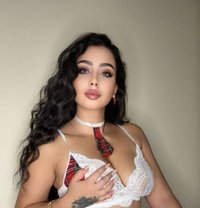 Mia - escort in Abu Dhabi Photo 3 of 5