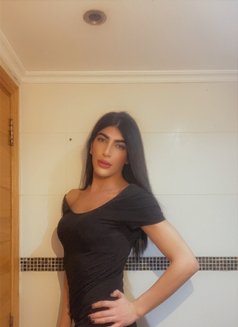 Mia - Transsexual escort in Beirut Photo 1 of 6