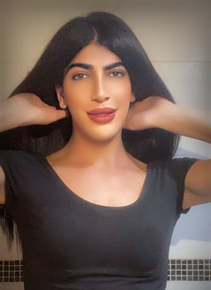 Mia - Transsexual escort in Beirut Photo 2 of 6