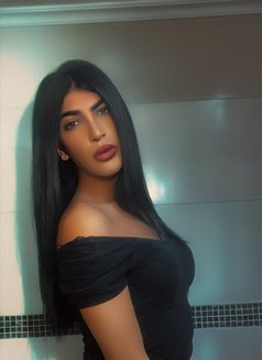 Mia - Transsexual escort in Beirut Photo 3 of 6