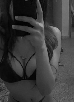Sia menon - Transsexual escort in Bangalore Photo 4 of 9