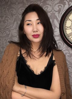 Mia real Tantric and B2B with GFE - masseuse in London Photo 1 of 4