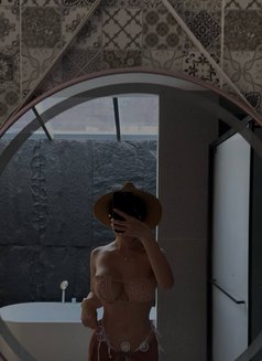 Mia - puta in Bali Photo 10 of 23