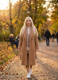 Mia - escort in Hong Kong Photo 3 of 6